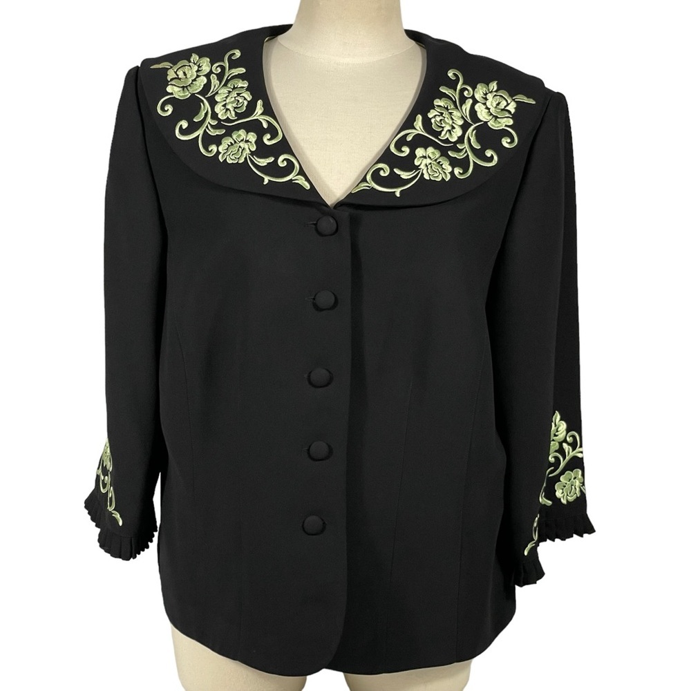 Plaza South Woman Sz 16W Floral Embroidered Black Crepe Dressy Blazer